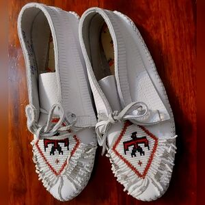 MINNETONKA - Rare Vintage Minnetonka Native Bird Beaded Moccassins Womens Size 6